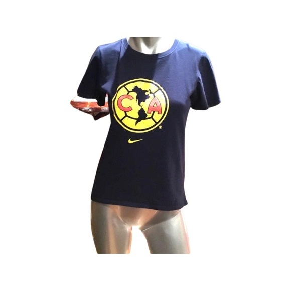 Nike Tops - Nike graphic Tee.